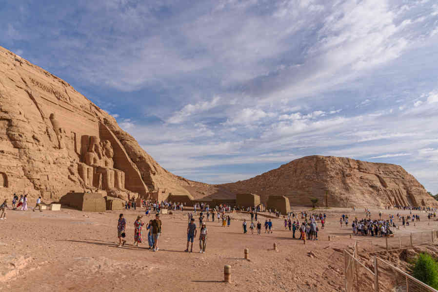 Egipto 121 - Abu Simbel - Gran Templo de Ramsés II y Templo de Hator.jpg